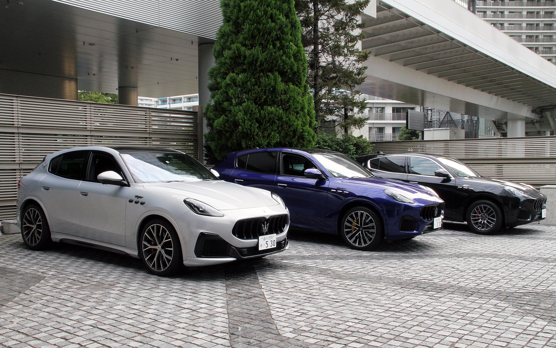 「グレカーレ」全グレードに試乗した（写真左からトロフェオ、モデナ、GT）