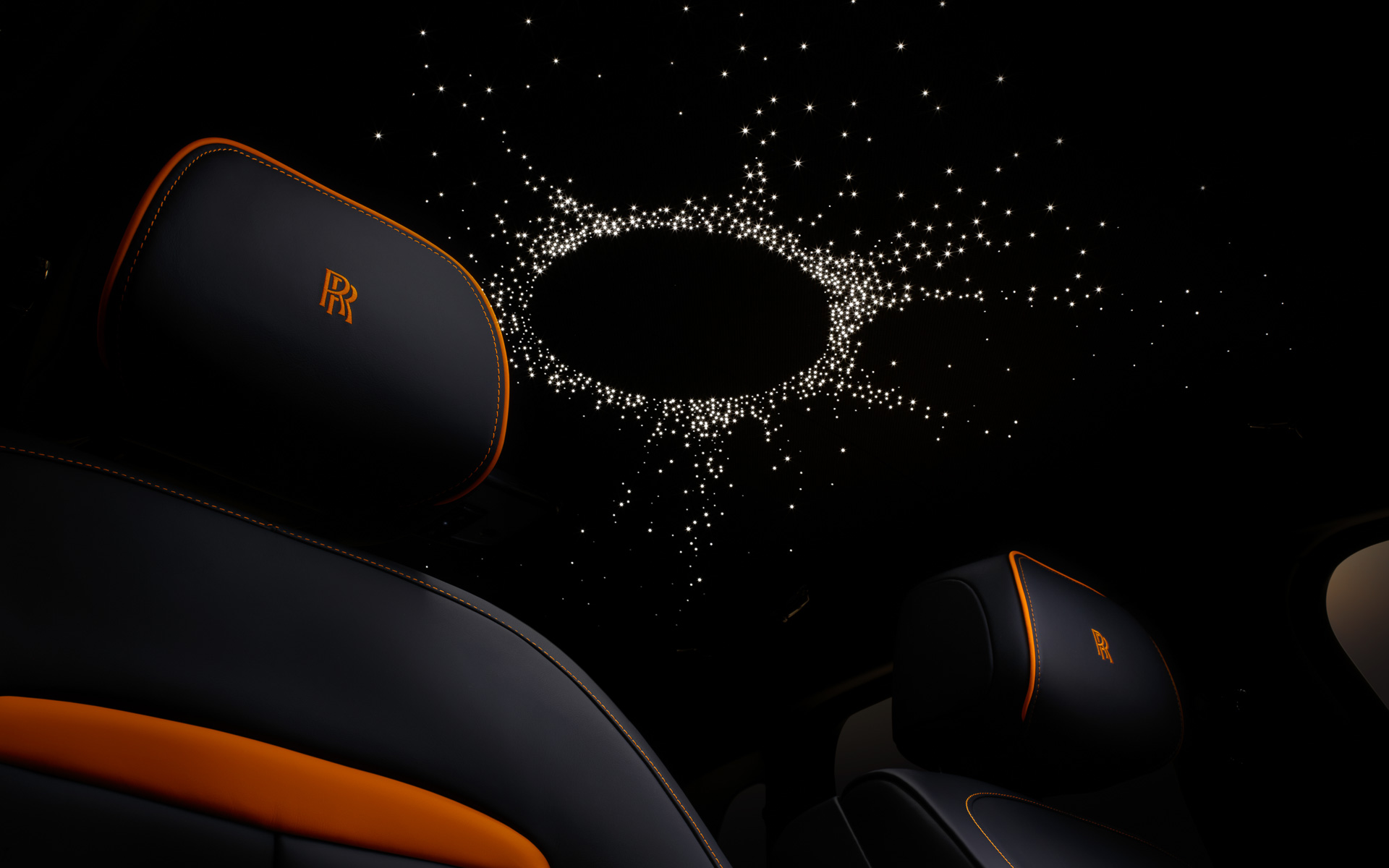 スターライト・ヘッドライナー（天井照明）は、皆既日食を模したオリジナルのアニメーションが流れる