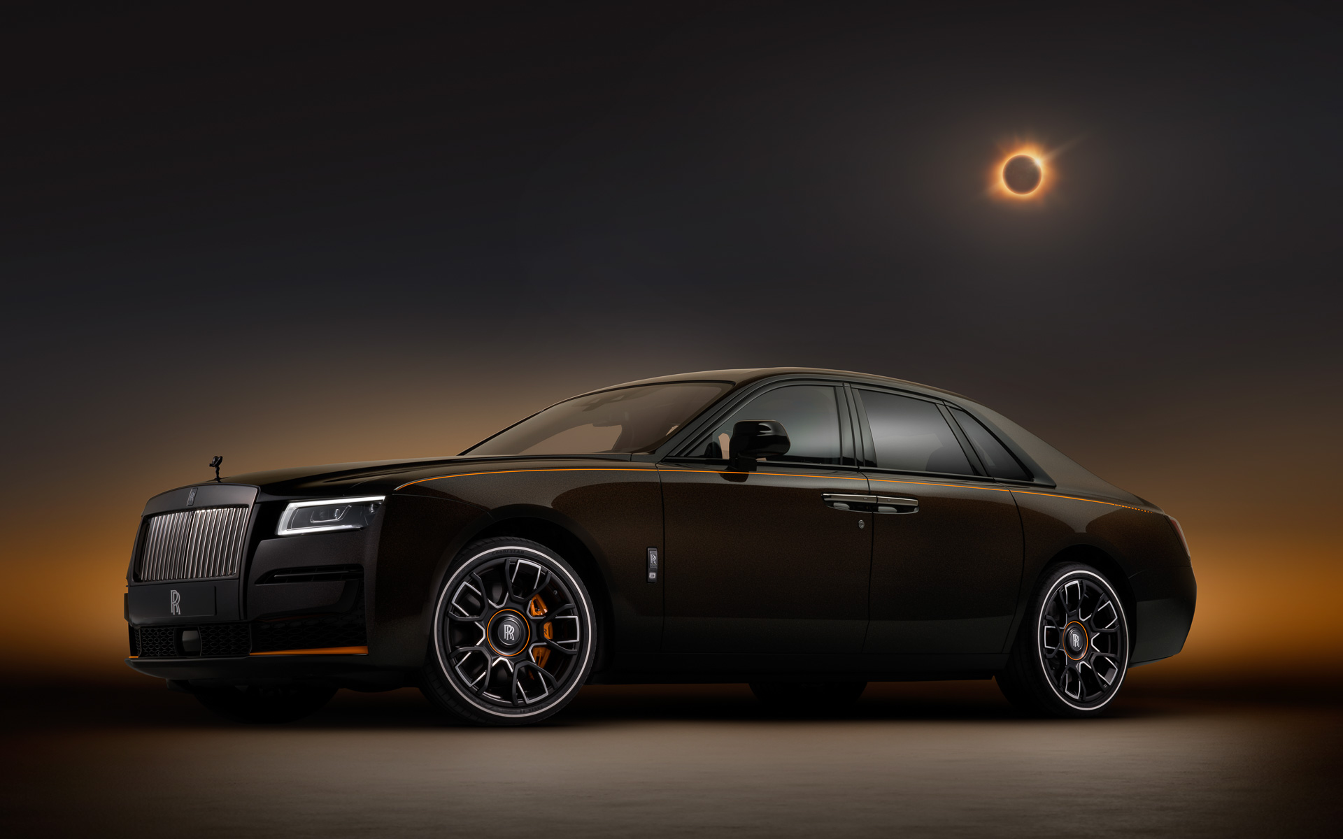 皆既日食にインスパイアされた「ブラック・バッジ・ゴースト・エクリプシス・プライベート・コレクション」