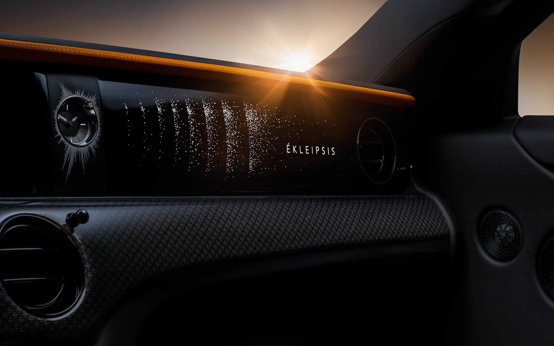 イルミネイテッド・フェイシアもハンドメイドのオリジナルデザイン。モデル名にある「エクリプシス」の文字が入る