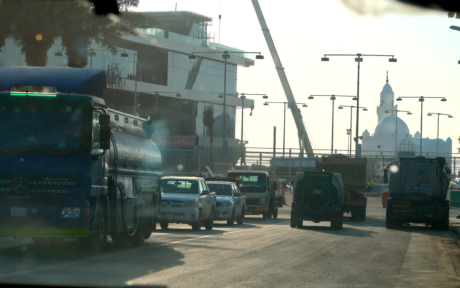 サーキットも建設車両が往来している状態
