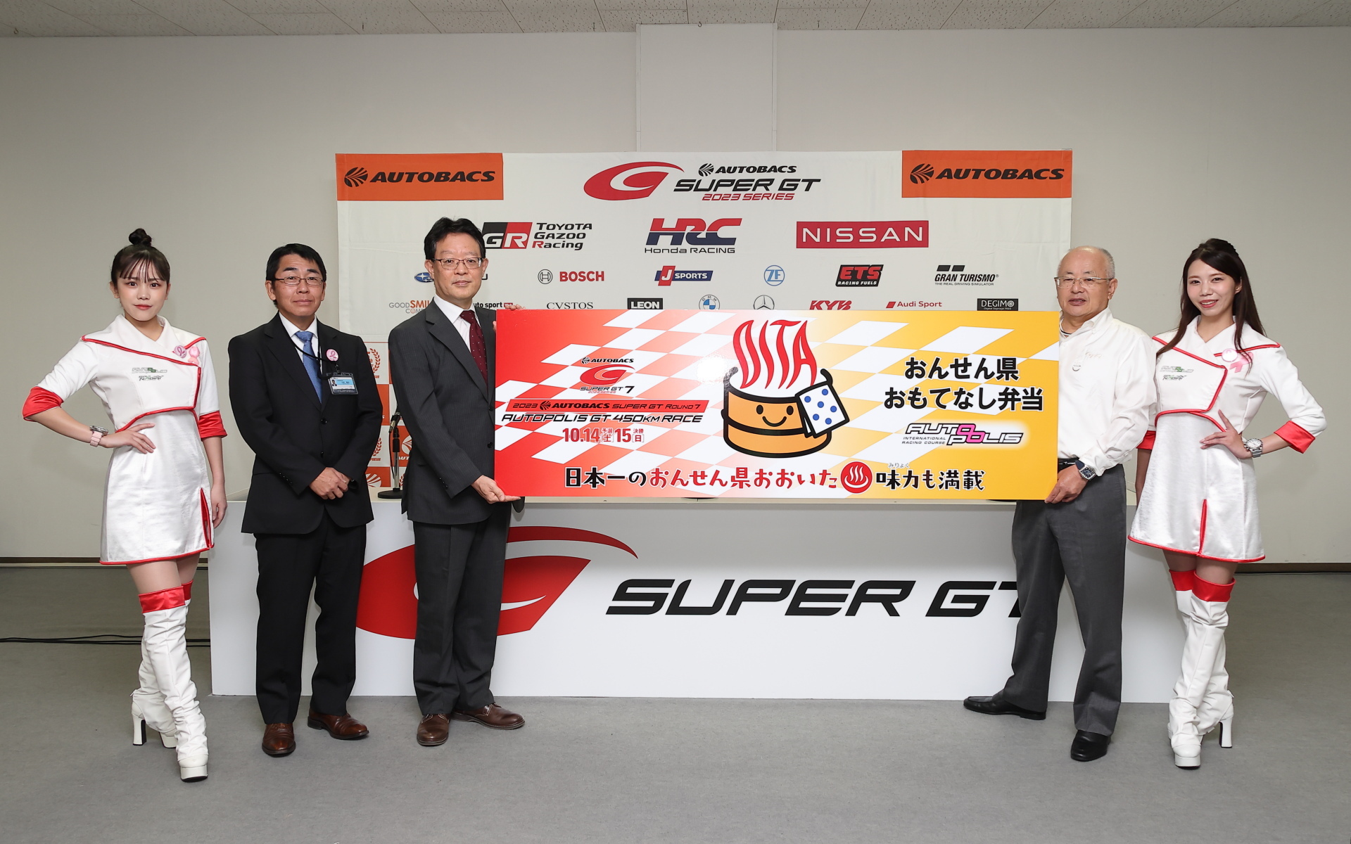 400個のお弁当が10個ずつチームに進呈された