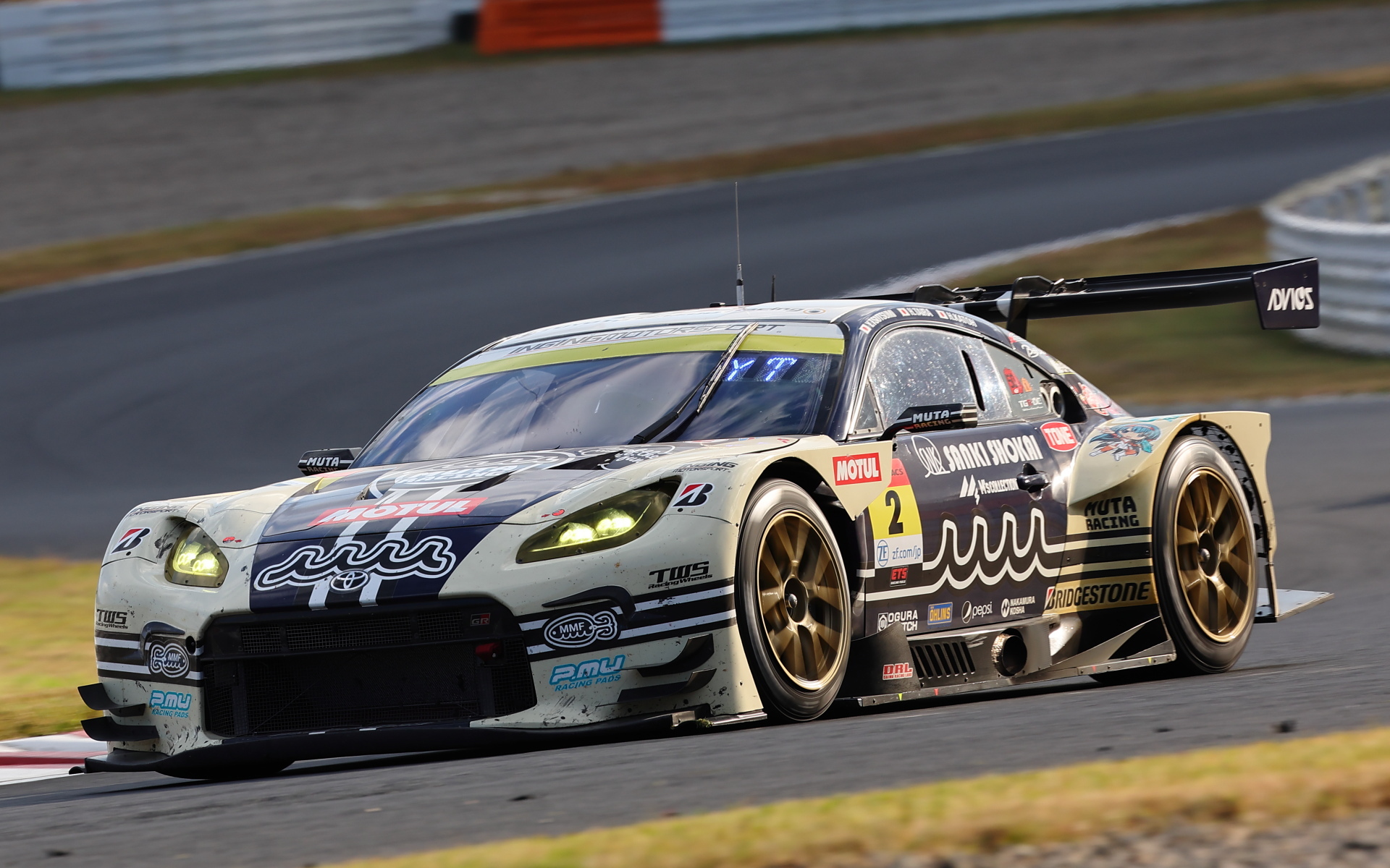 2位となった2号車 muta Racing GR86 GT（堤優威/平良響/加藤寛規）