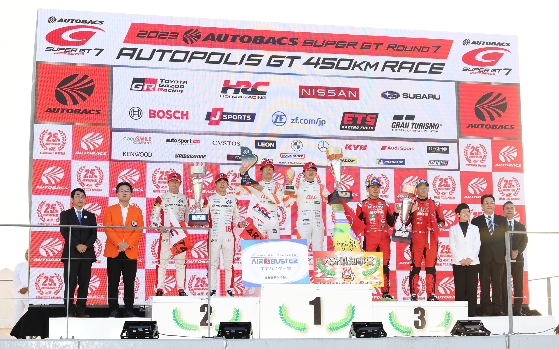 GT500クラス表彰台