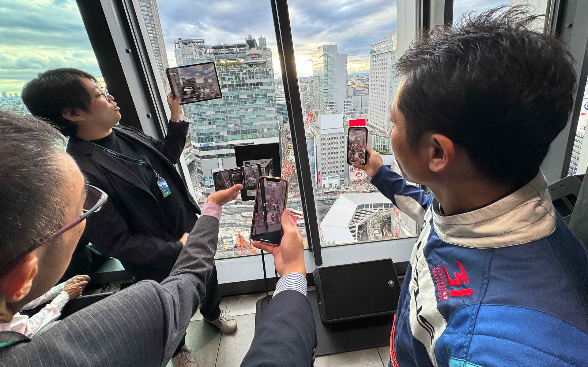 決勝戦の日だが、あらかじめフライトデータを提出しているため、室屋選手も観戦者に。リアルメタバースプラットフォーム「STYLY」で観戦中