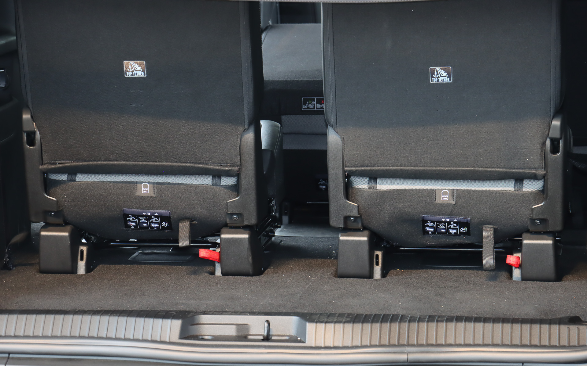 シートは7席すべてが独立したタイプとなり、2列目シートと3列目シートは個別にスライドやタンブル、脱着が可能となっている