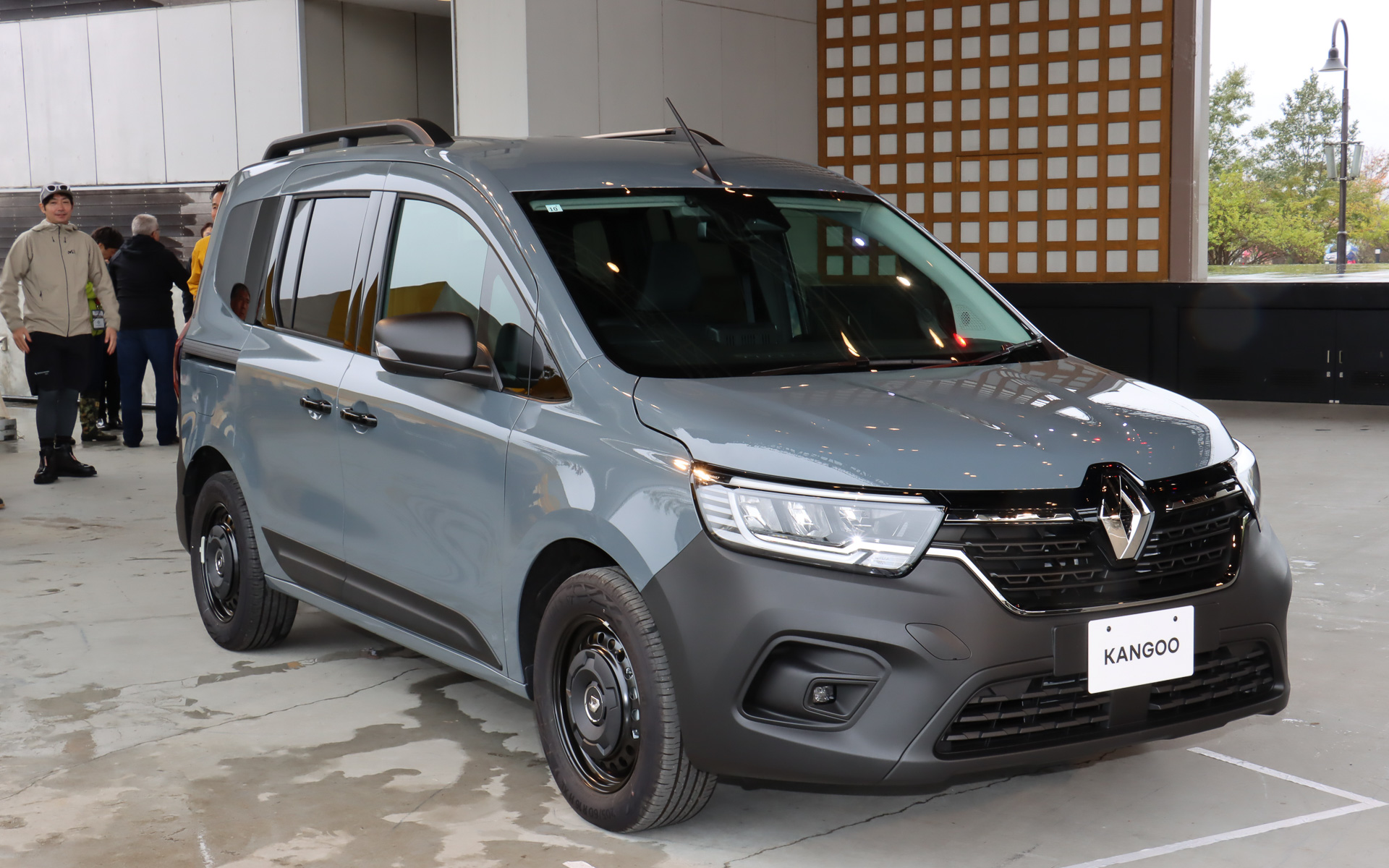 ボディカラーは“プロフェッショナルのための道具”をイメージさせる「グリ アーバン」