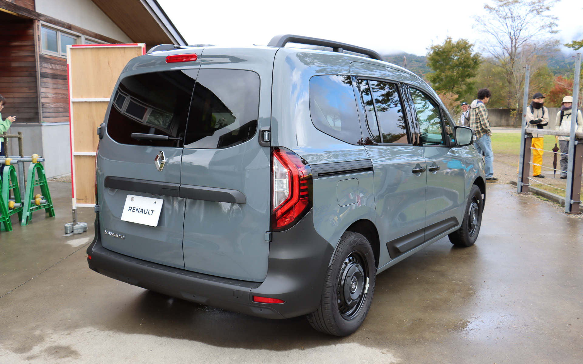 ボディカラーは“プロフェッショナルのための道具”をイメージさせる「グリ アーバン」