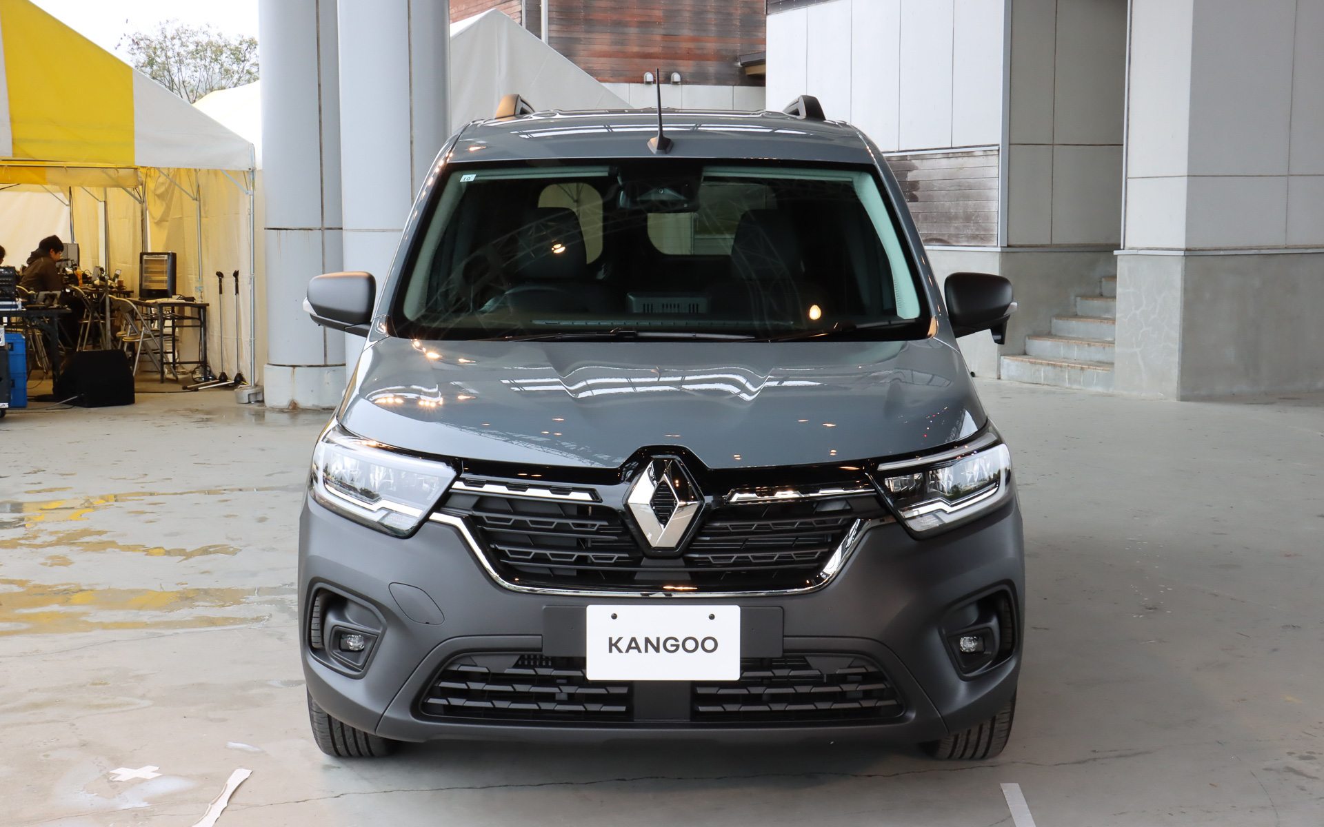 ボディカラーは“プロフェッショナルのための道具”をイメージさせる「グリ アーバン」