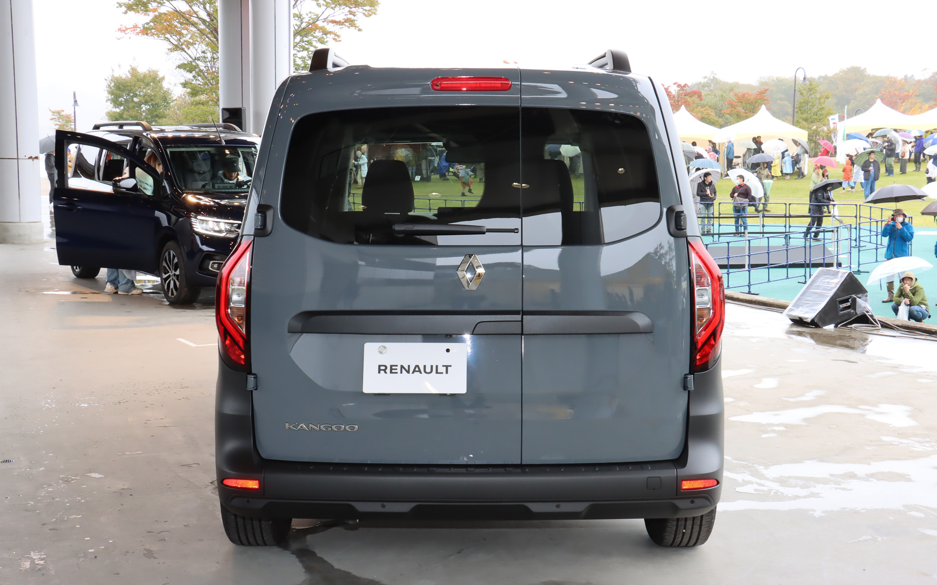 ボディカラーは“プロフェッショナルのための道具”をイメージさせる「グリ アーバン」