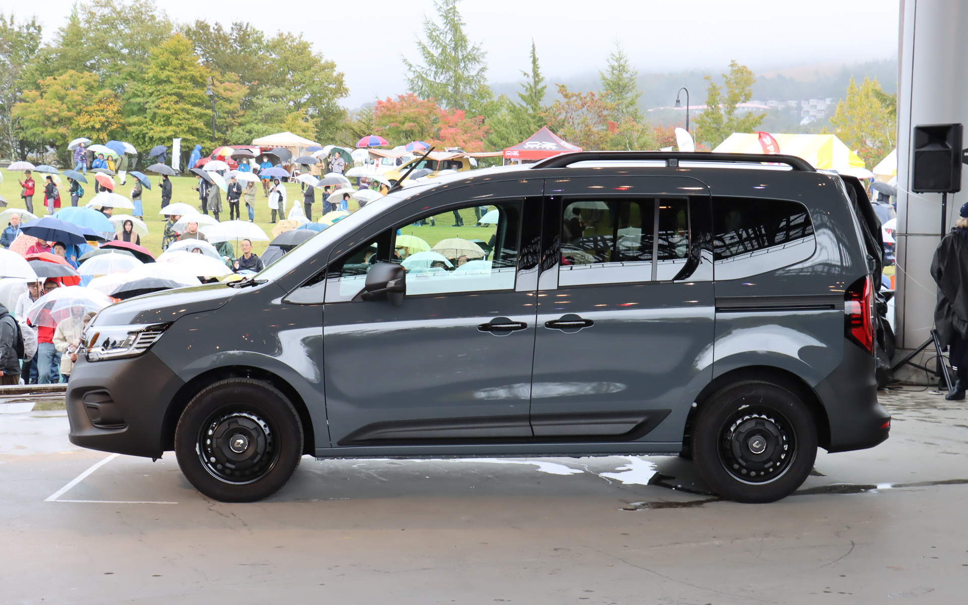 ボディカラーは“プロフェッショナルのための道具”をイメージさせる「グリ アーバン」