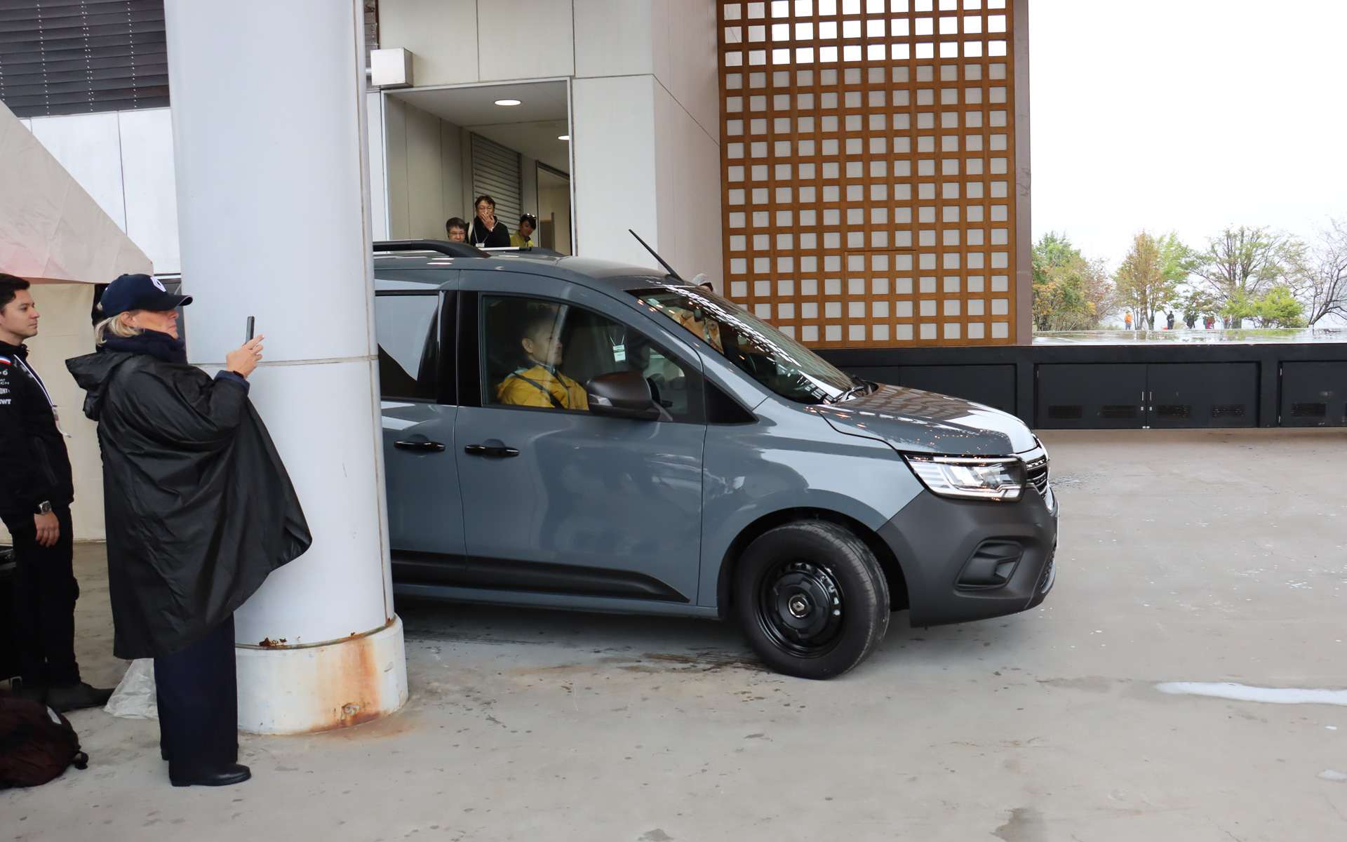 カングー ヴァリエテのサプライズ登場シーン