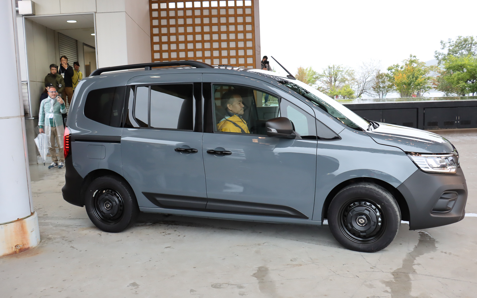 カングー ヴァリエテのサプライズ登場シーン