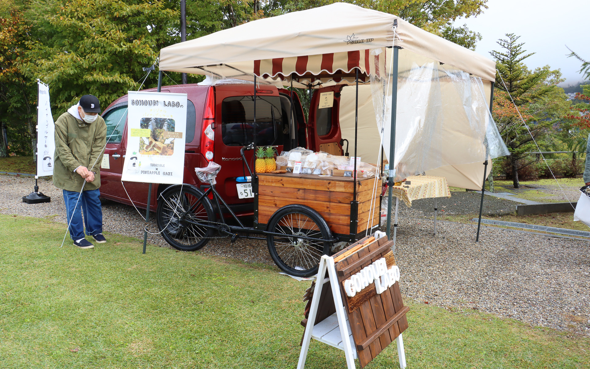 フードエリアでもカングーが活躍していた