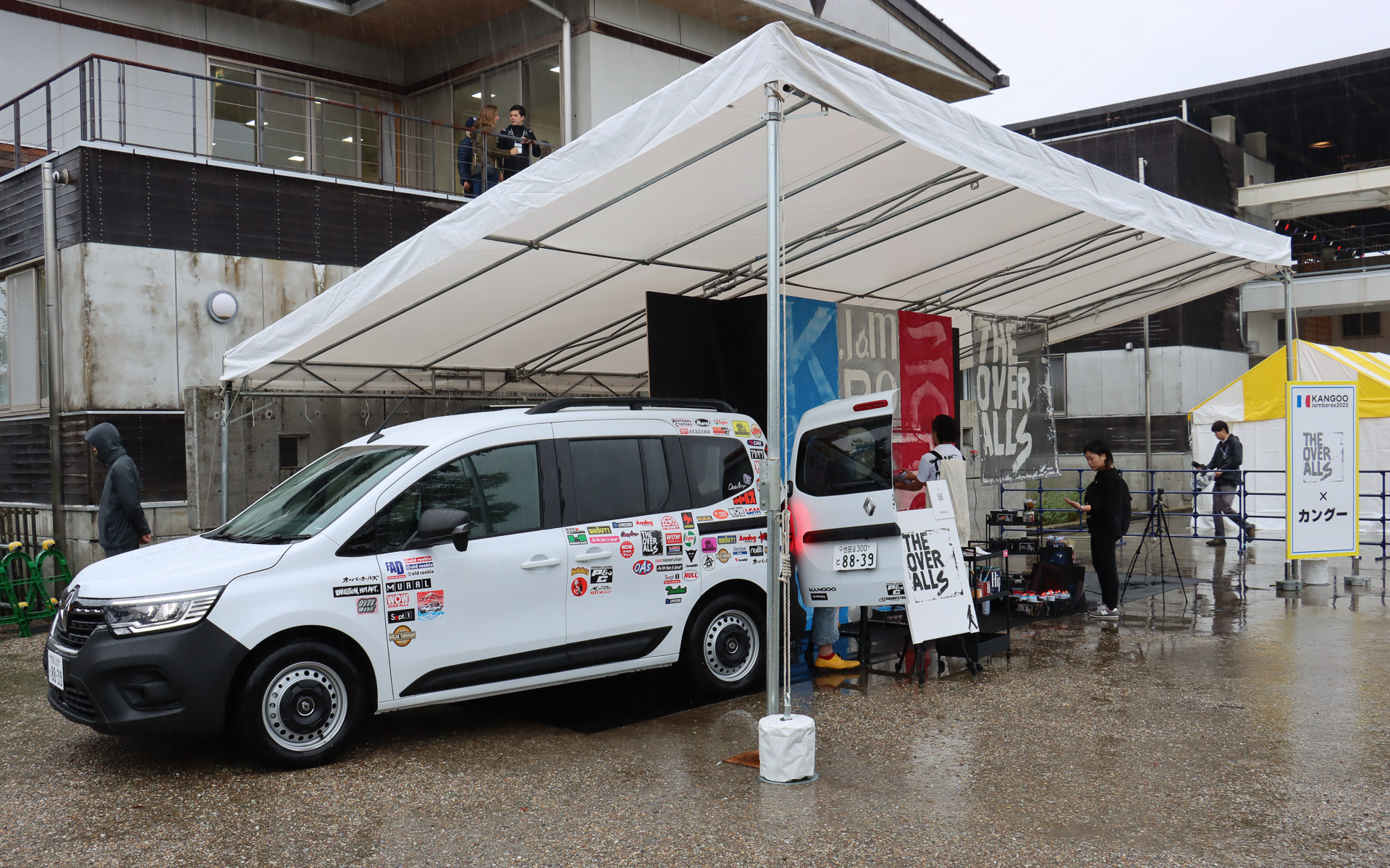 壁画アートカンパニー「OVER ALLs」によるライブペイント