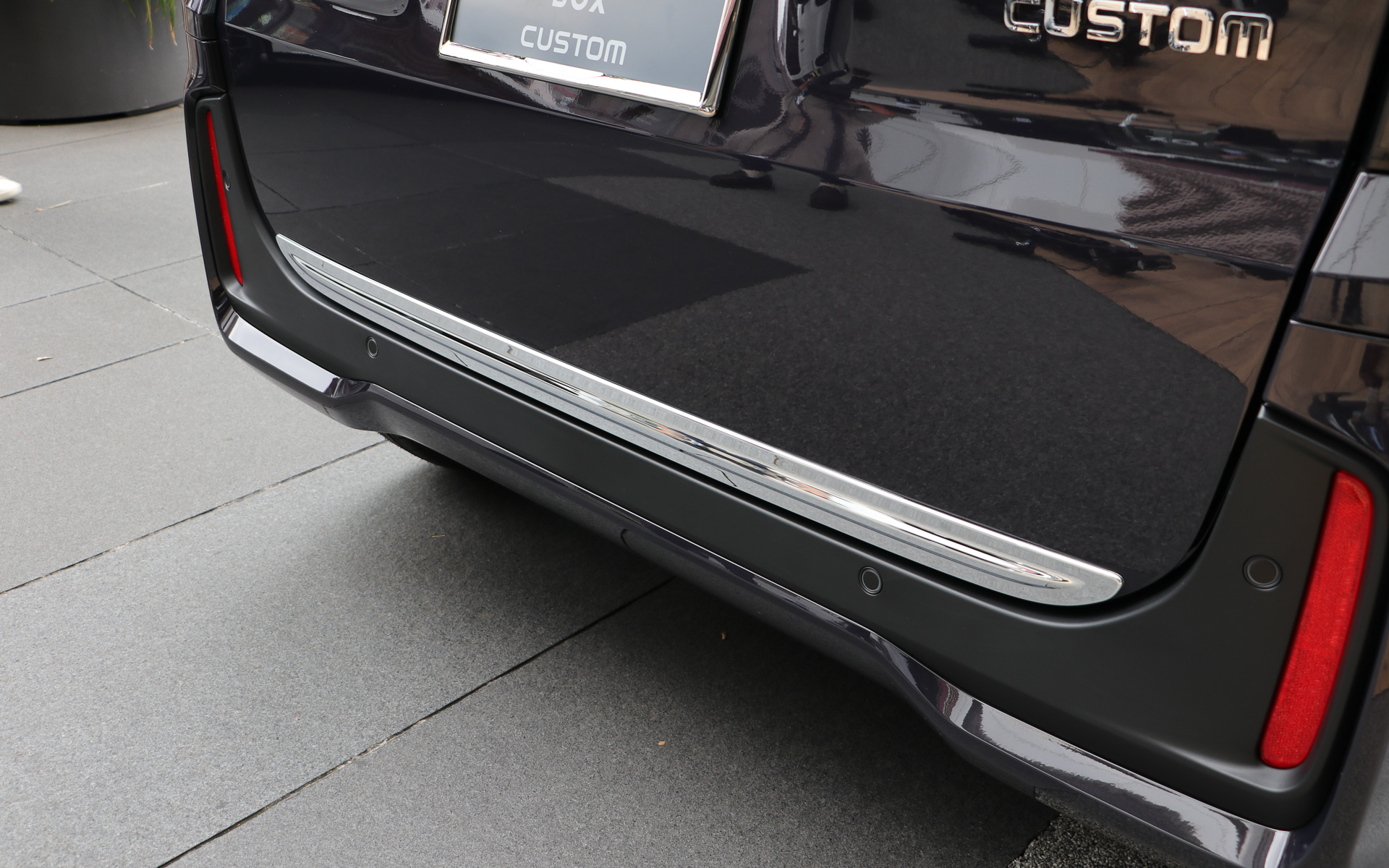 フロント・リアドア各左右用＋テールゲート用の5枚セットとなる