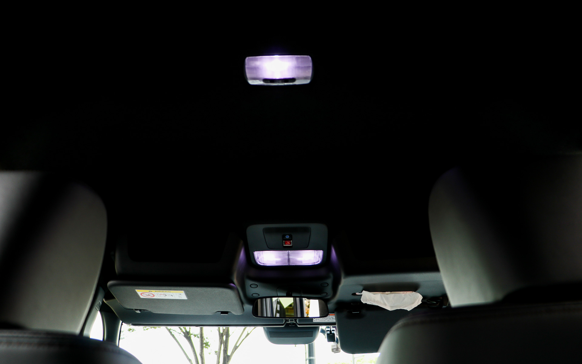LEDルームランプは、フロントマップランプ用、ルームランプ用ともに3850円。リアルームランプの設定もあり