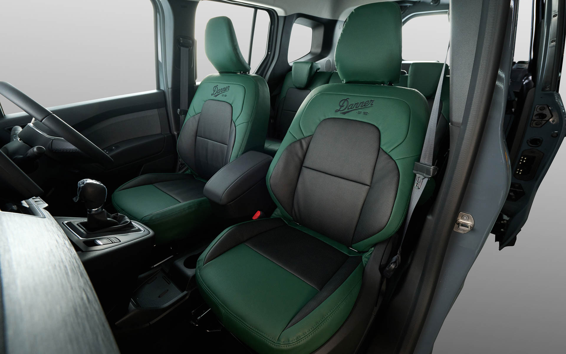 CABANA製DANNERコラボレーションシートカバー