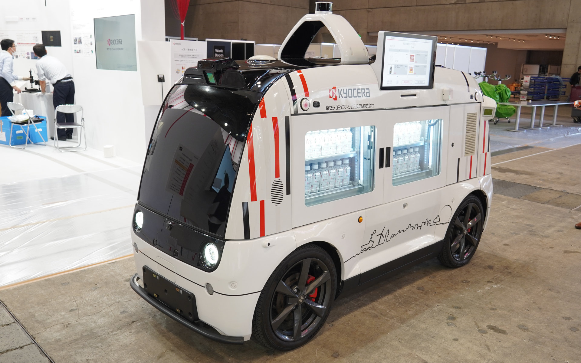 京セラの無人自動走行ロボット。移動販売ができる