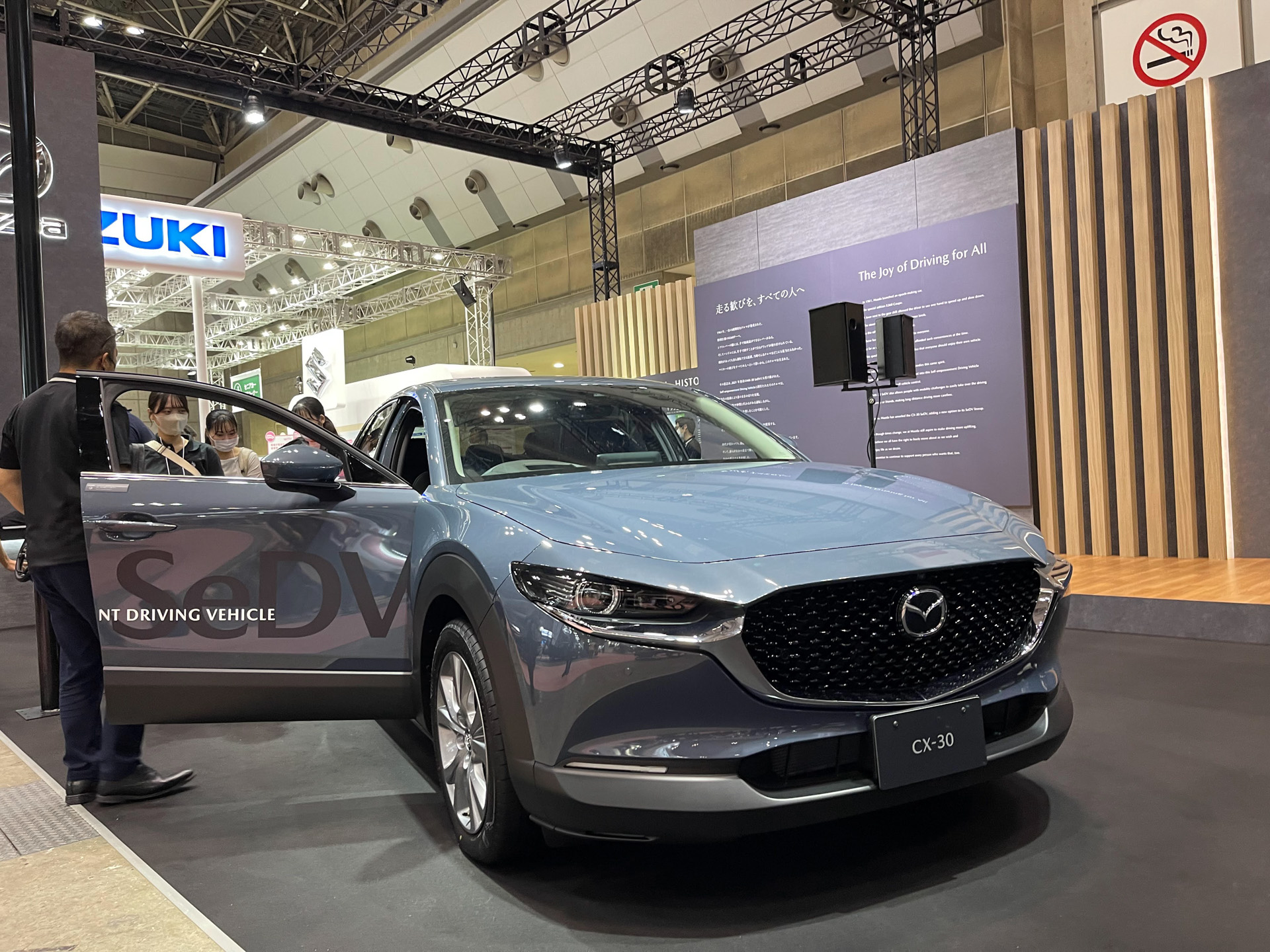 参考出品の「CX-30 SeDV」は、来年の発売を目指しているとのこと