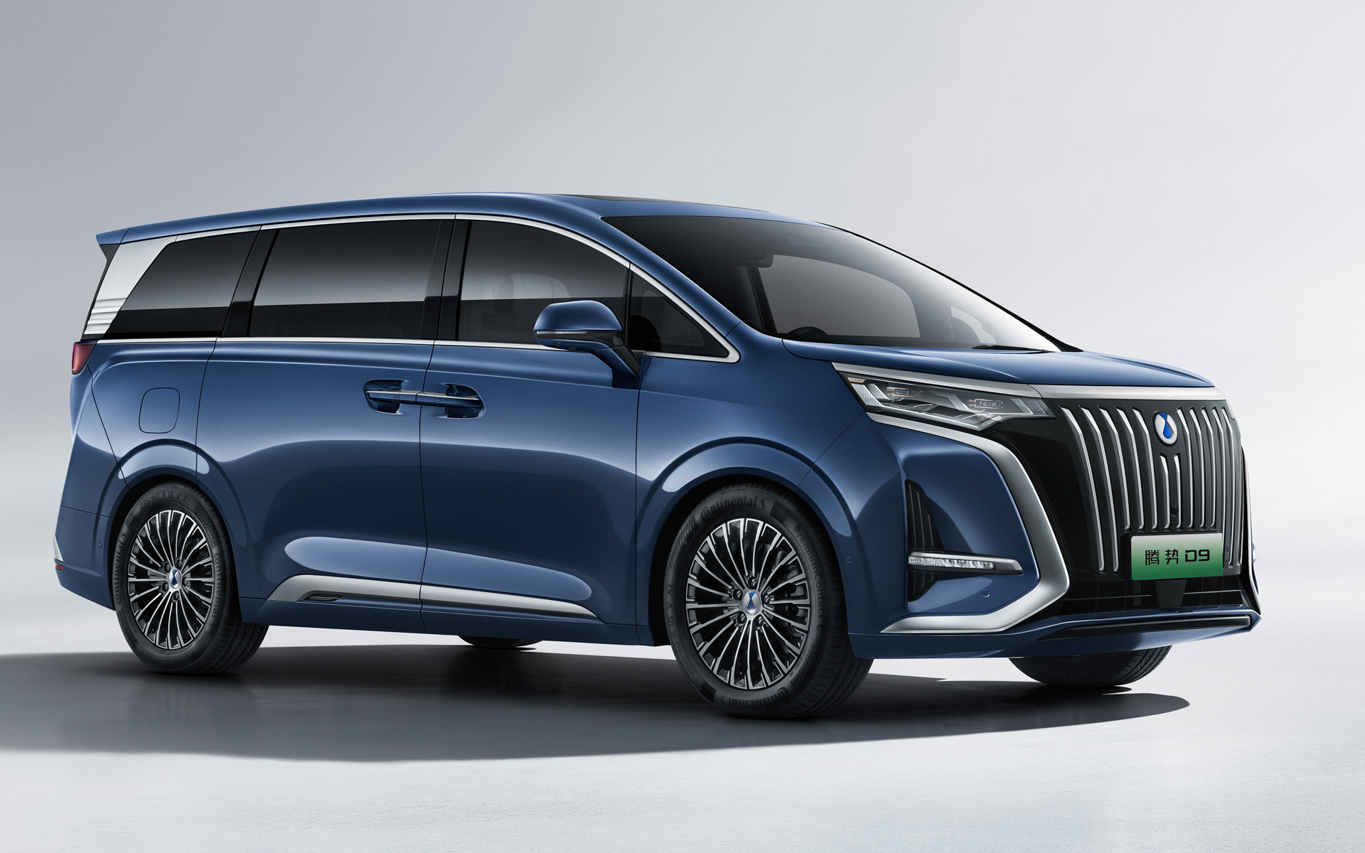 BYDが日本初披露するミニバン「D9」