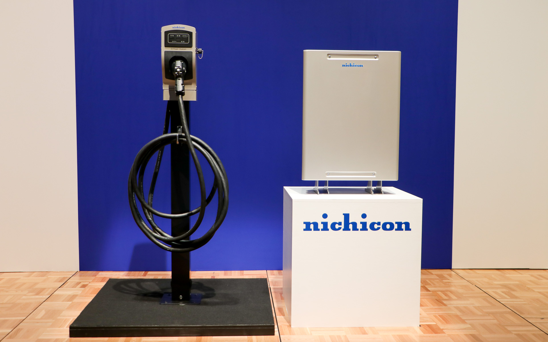 第3世代へと進化したV2Hシステム「EVパワー・ステーション」。写真は据置タイプ