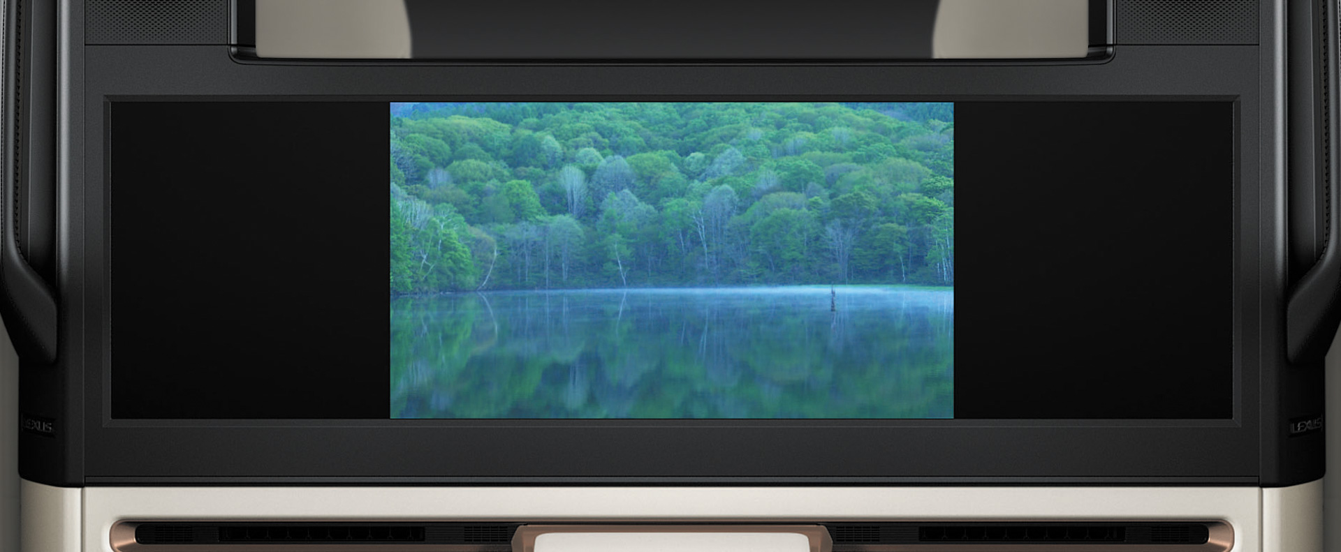 リアシートエンターテインメントシステムのディスプレイはビジネスミーティングや映像鑑賞などさまざまな利用シーンを想定し、 横長1画面、 左右2 画面、 センター画面での使用が可能