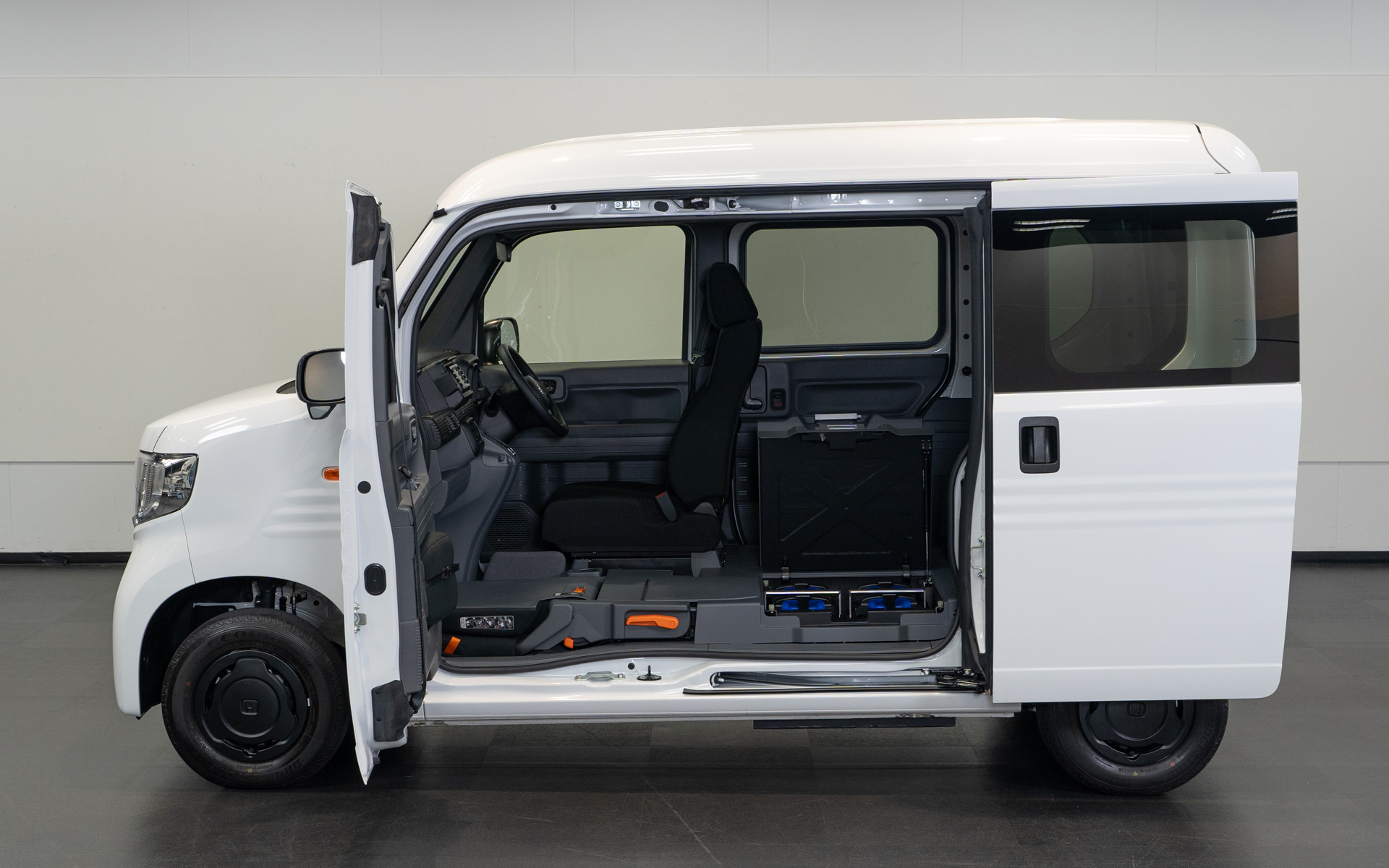 交換式バッテリを搭載した車内