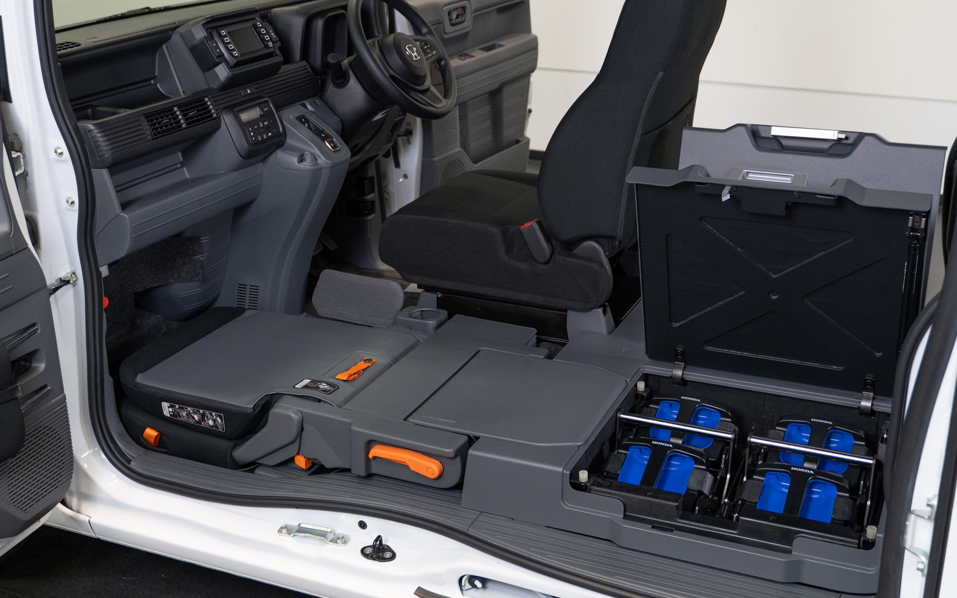 交換式バッテリを搭載した車内