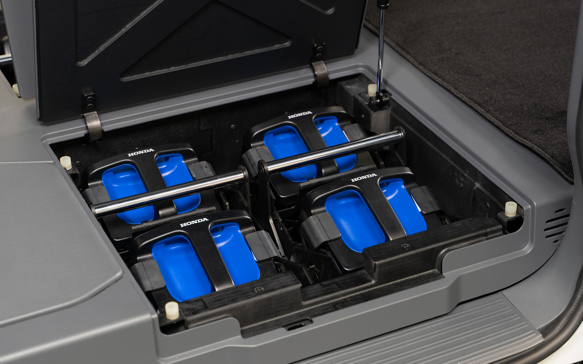 交換式バッテリを搭載した車内