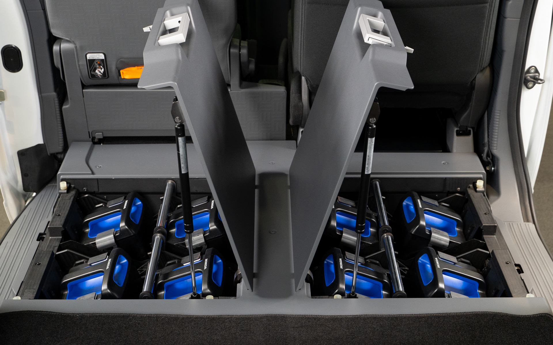 交換式バッテリを搭載した車内