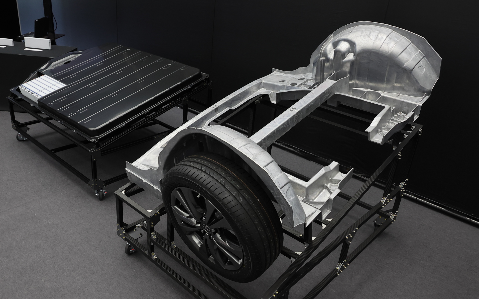 トヨタが開発中の新鋳造技術「ギガキャスト」。剛性2倍という走りのよさをジャパンモビリティショーでは打ち出すようだ