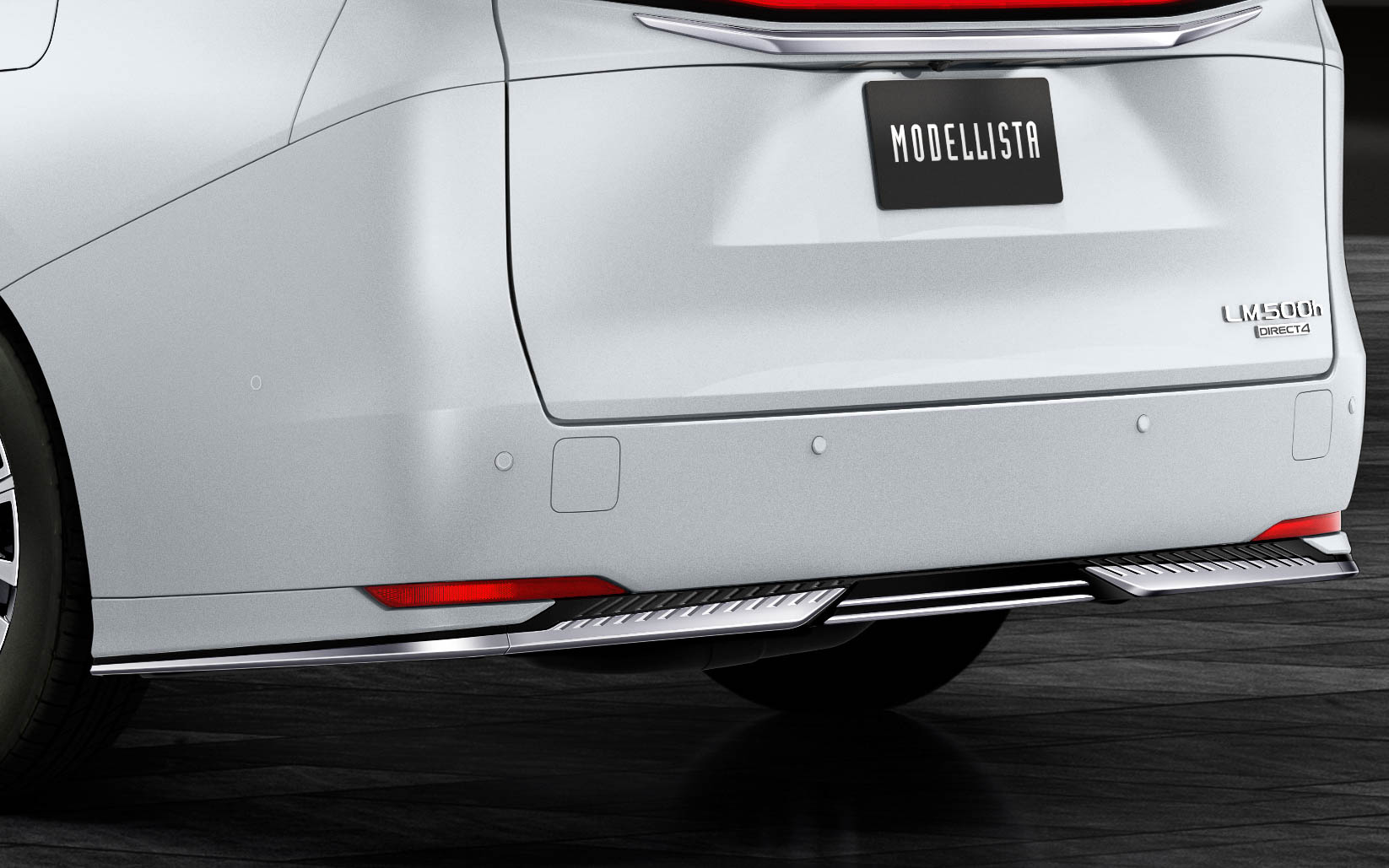 リアスカートは、フロントとリンクしたダイナミックな造形テーマにより、圧倒的な存在感を創出。台形をテーマに配置したブレードが安定したスタンスとワイドへの広がりを表現した