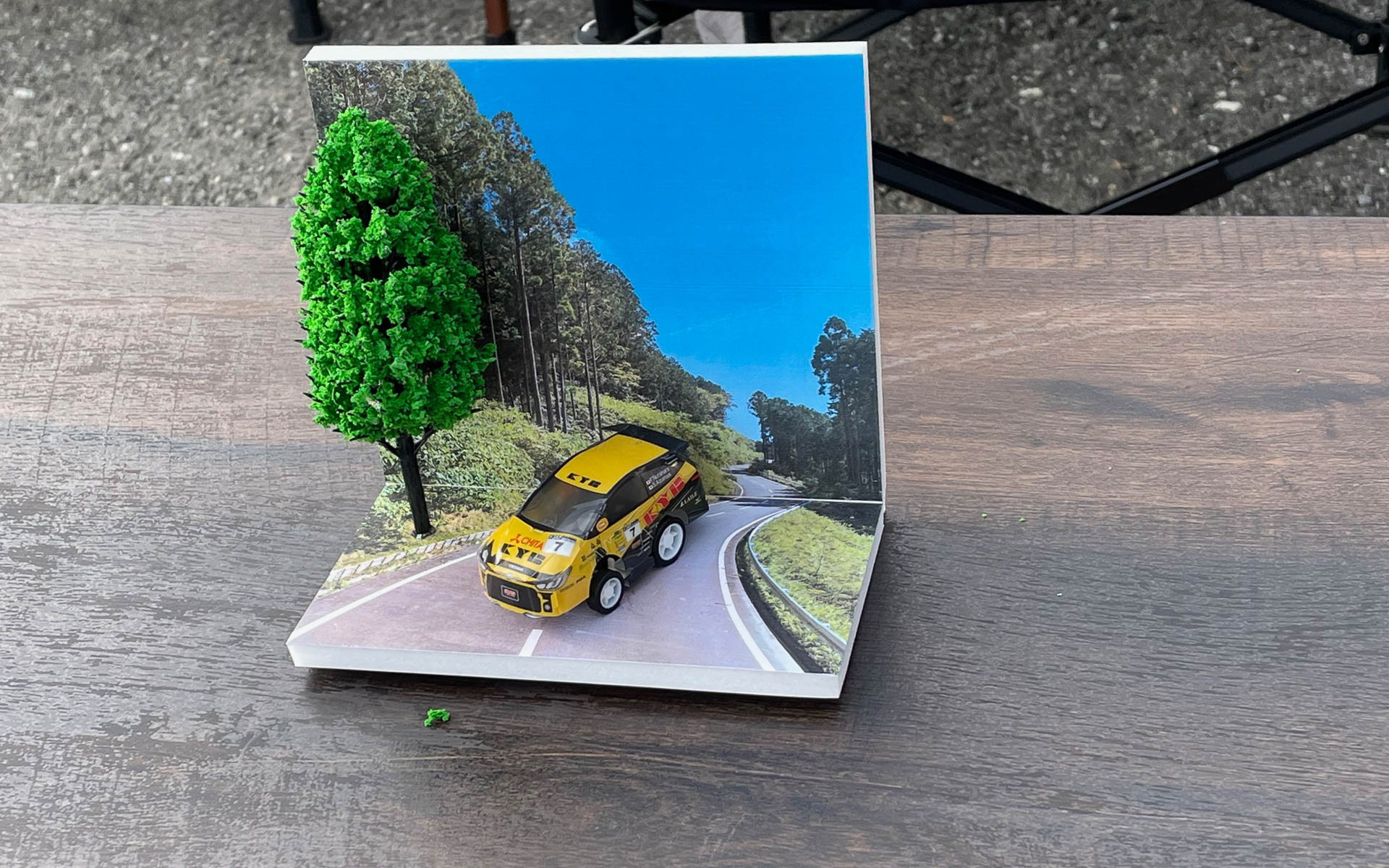 プルバックのカヤバ号でジオラマを作ってみた。大好評でした。娘よ、偉い！