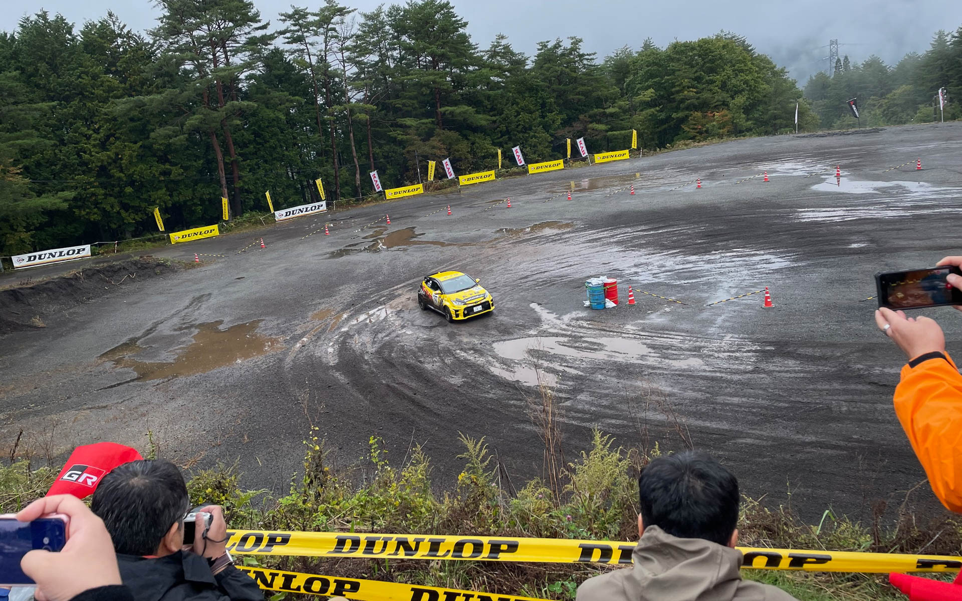 カヤバ号。2023年のラリー。全日本第2、3戦に乗った横尾さんがドライバー、コドラは来年から社員コドラが務める。JN2クラス2位は立派