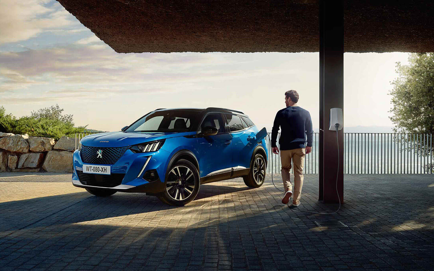 プジョー「e-2008」