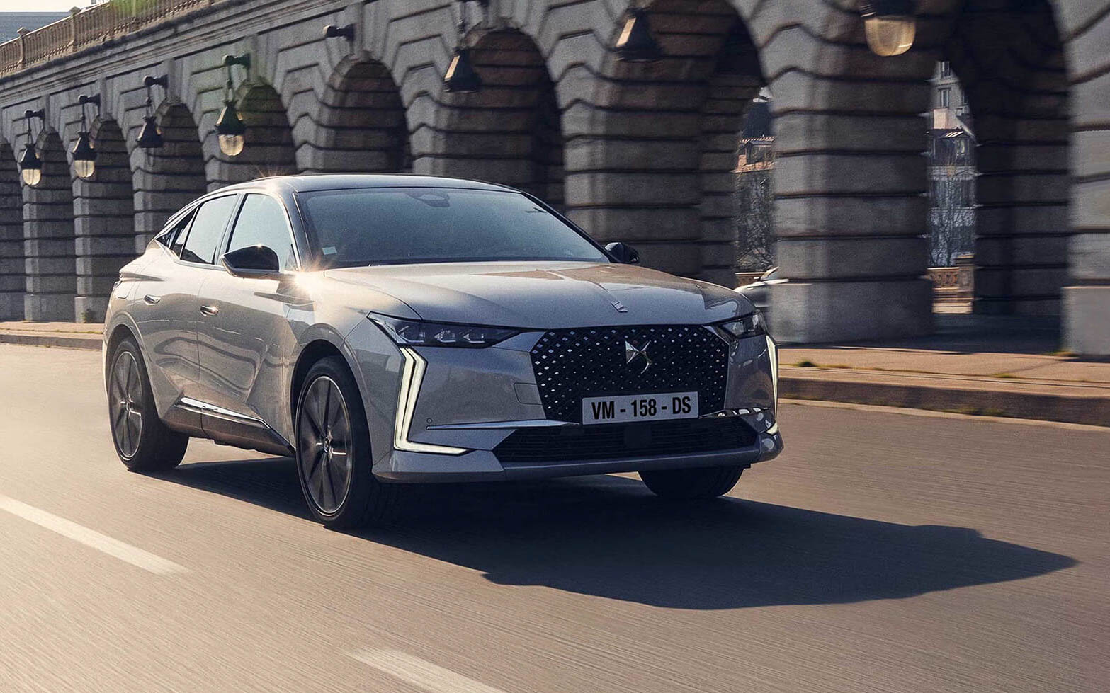 DS「DS 4 E-TENSE」