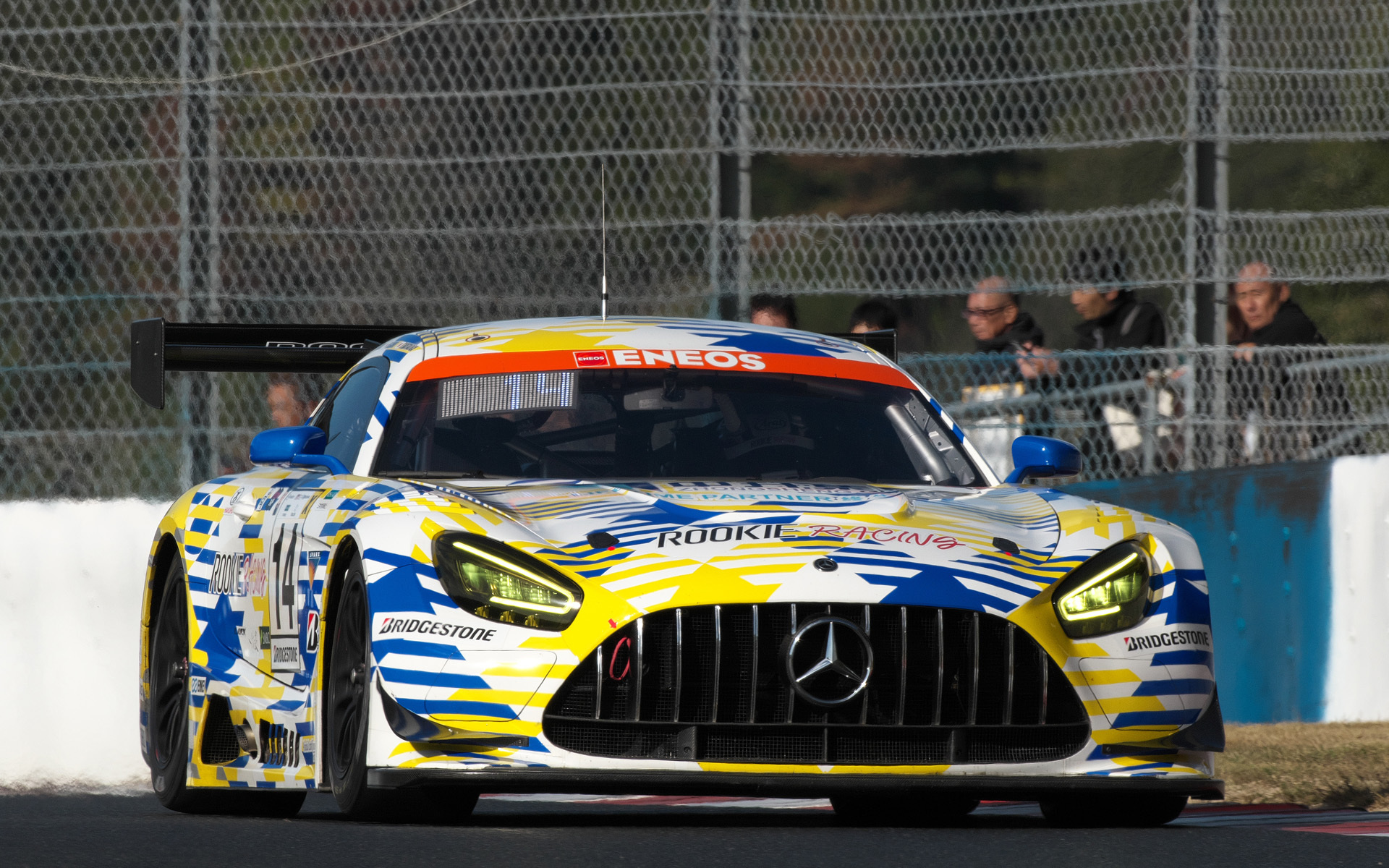 シリーズチャンピオンを狙える位置に付けている14号車 中升 ROOKIE AMG GT3
