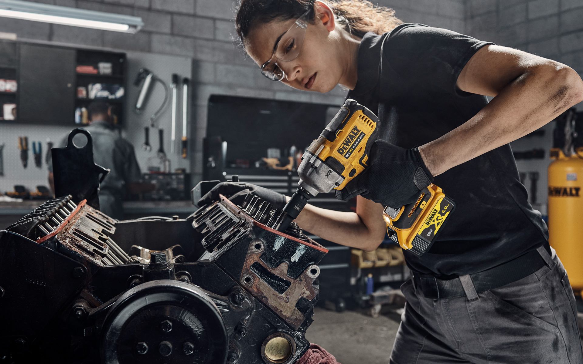 自動車整備、タイヤ交換まで幅広く利用できる18Vモデル