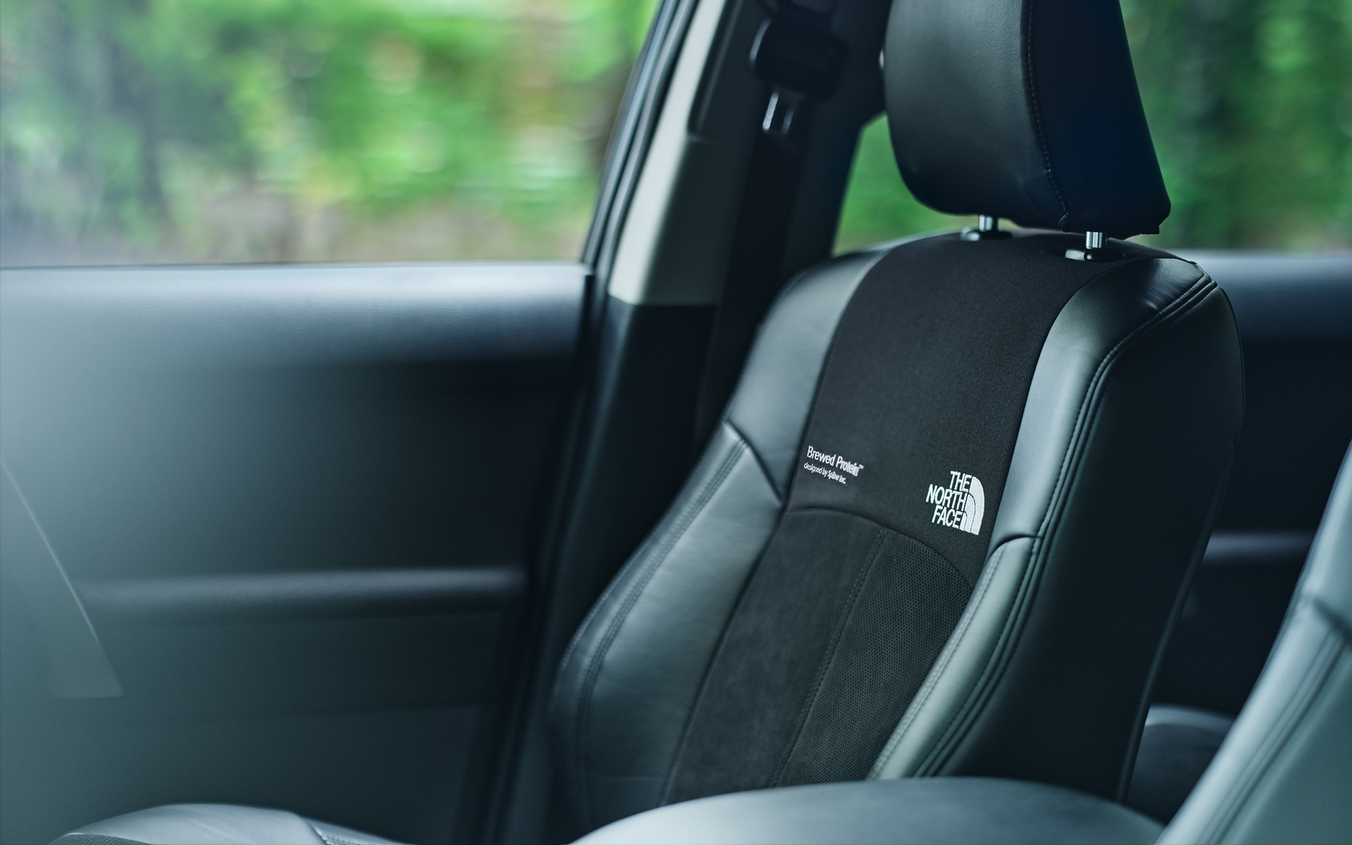 Brewed Proteinのロゴが入る