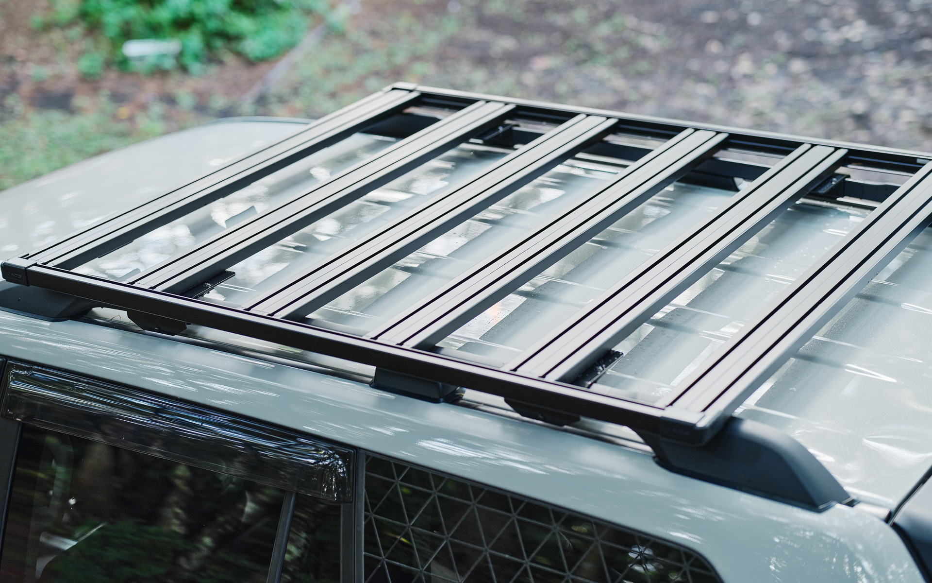 ルーフキャリアを装備