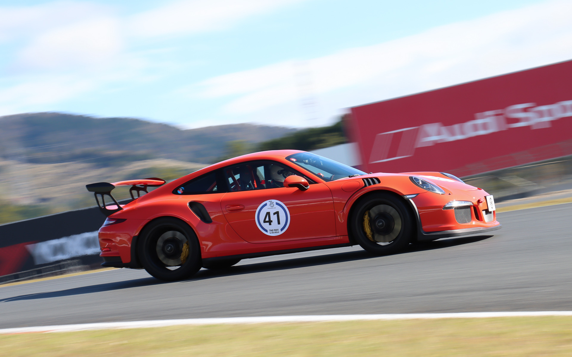 富士スピードウェイで開催されたユーザーイベント「The Fest.」では追い越しOKのサーキット走行も実施