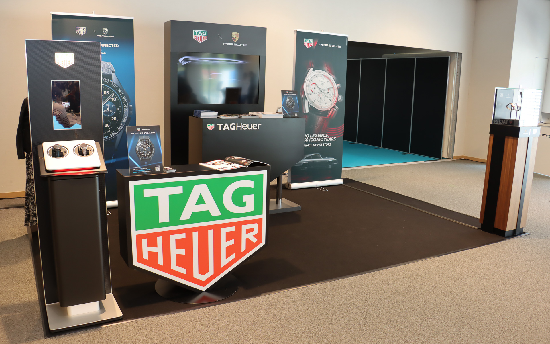 イベントに協賛するタグ・ホイヤーのブース