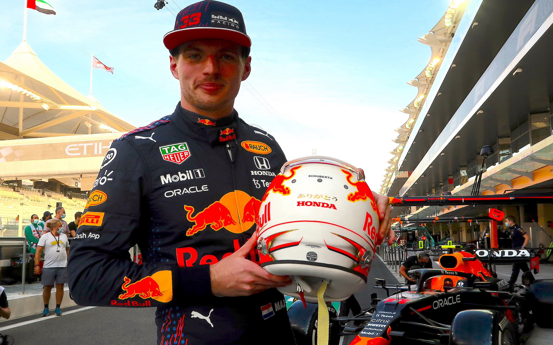 2021年シーズン終盤。熾烈なチャンピオン争いをしていた中で、フェルスタッペン選手はヘルメットの後ろにホンダへの感謝をつづっていた