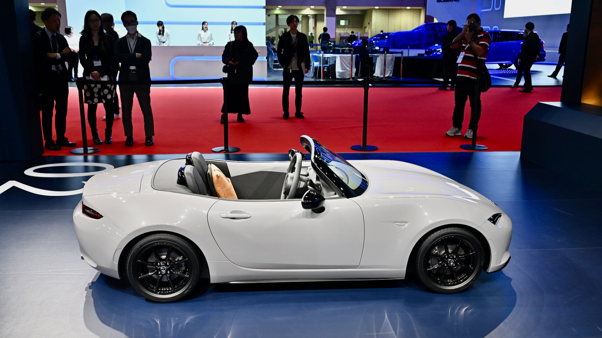 3分の2サイズの子供が乗れるロードスター