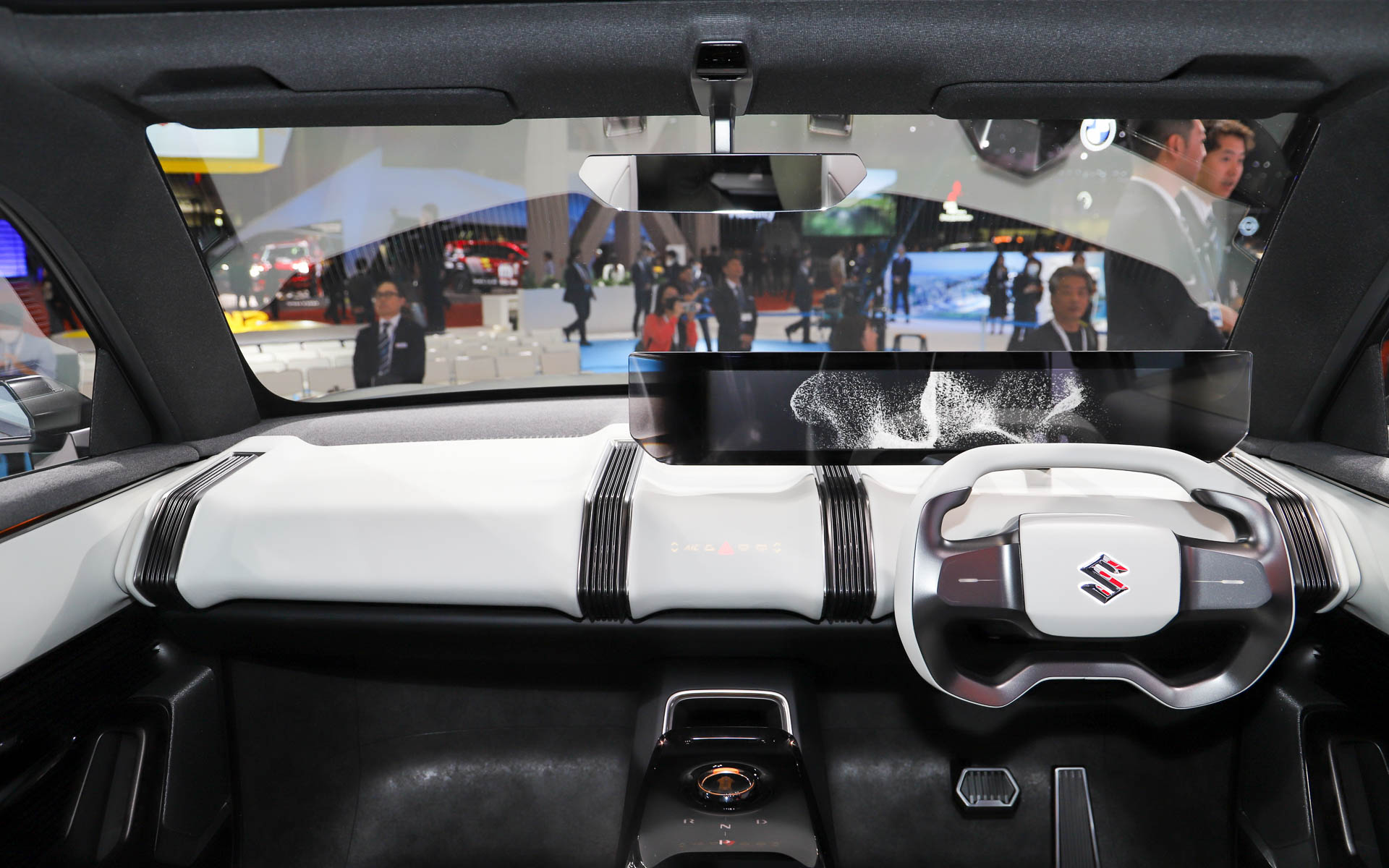 eVX。サイをモチーフにしたデザインが各所に用いられている