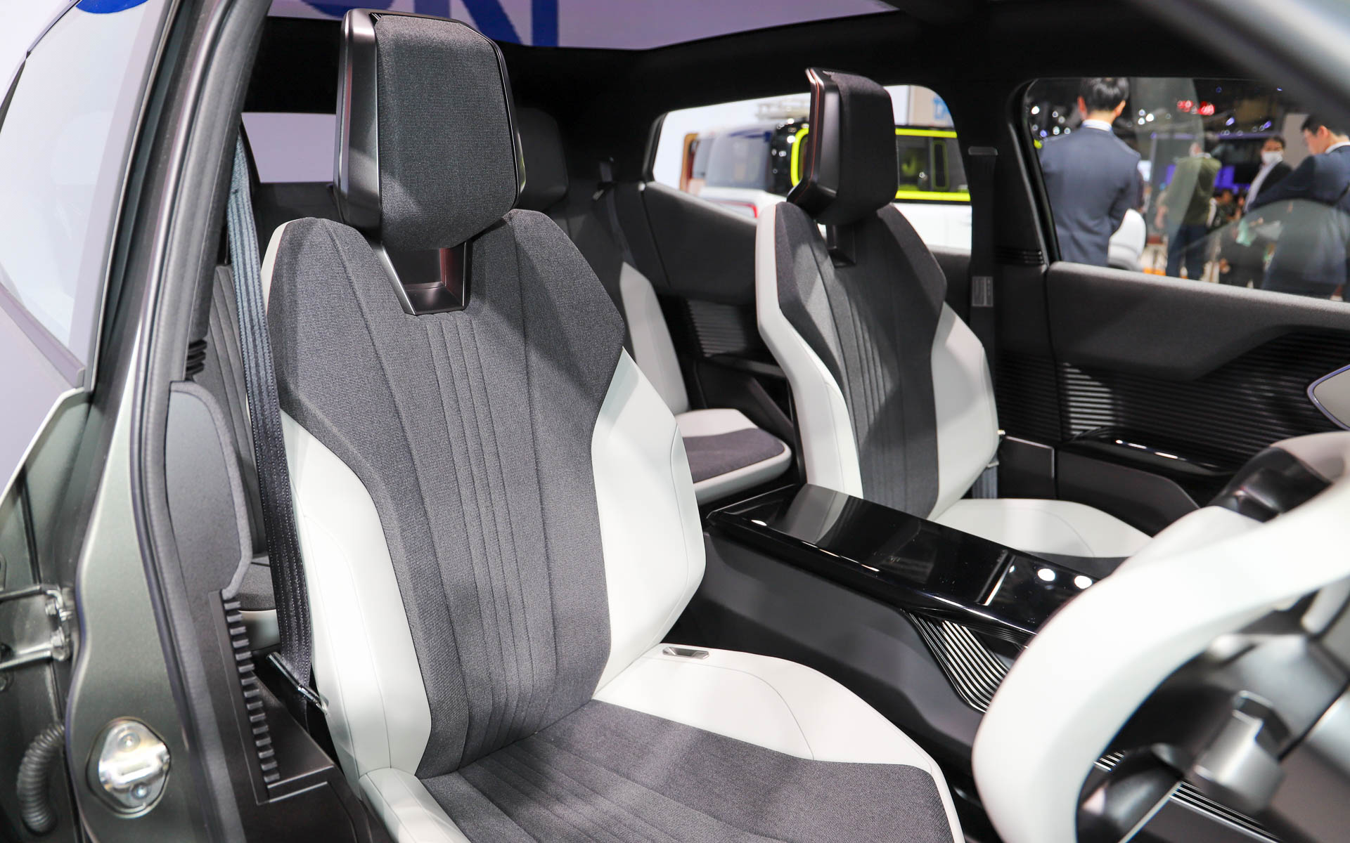 eVX。サイをモチーフにしたデザインが各所に用いられている