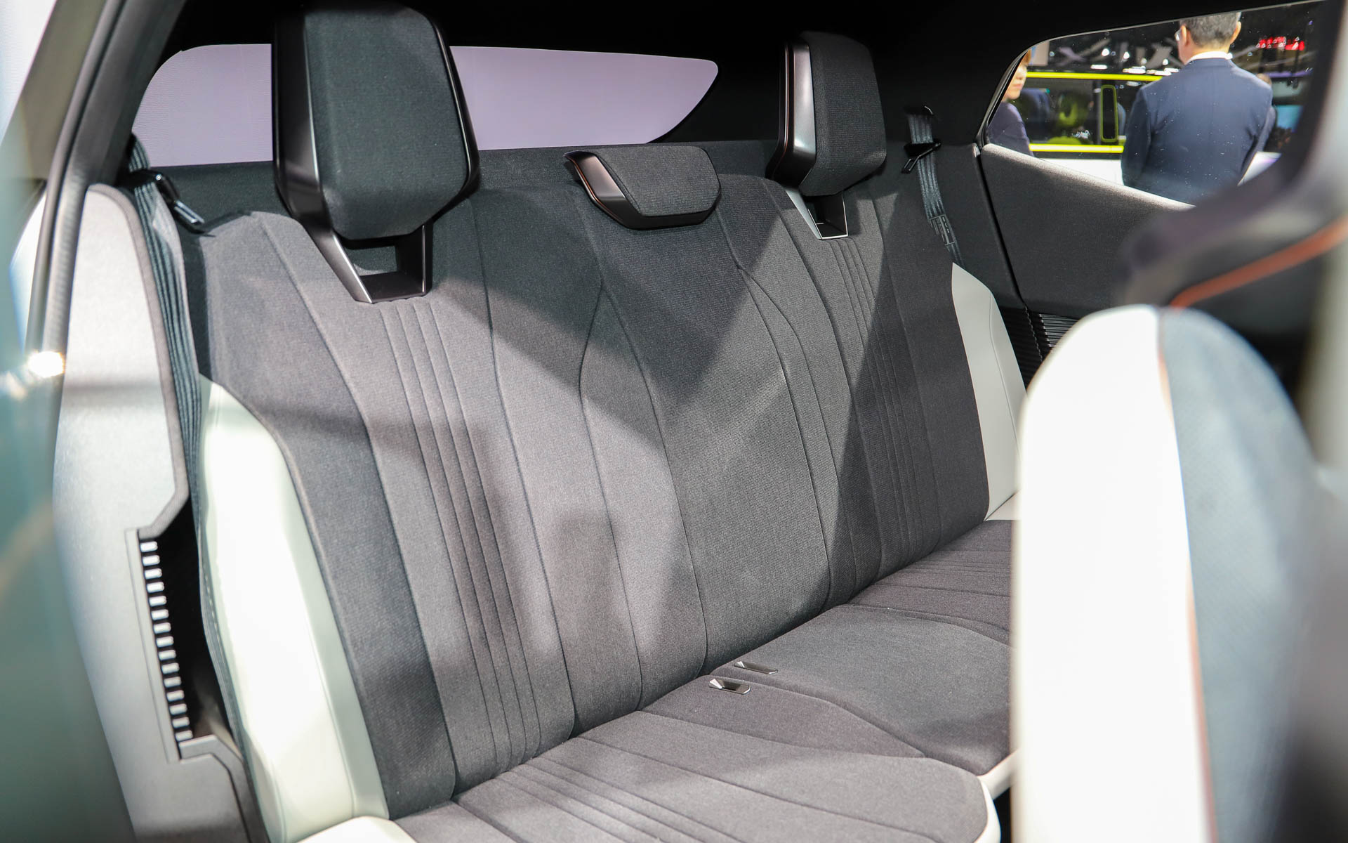 eVX。サイをモチーフにしたデザインが各所に用いられている