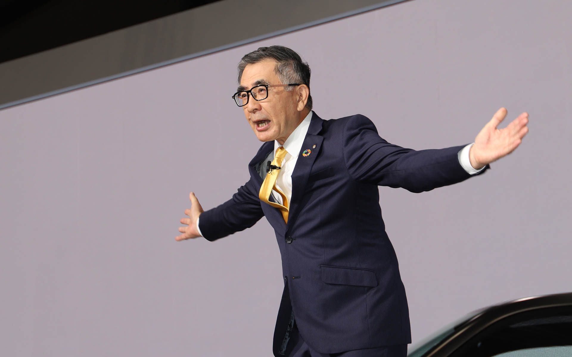 スズキの「ワクワク」を全身で表わしながらプレゼンテーションを行なった