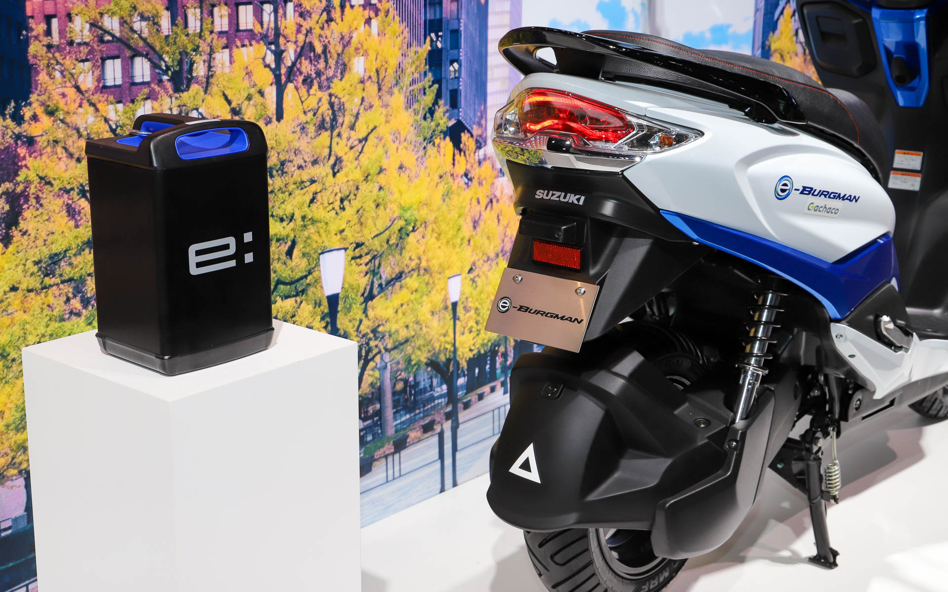 Gachacoが提供する交換式バッテリシェアリングサービスを利用した実証実験を行なっているe-BURGMAN